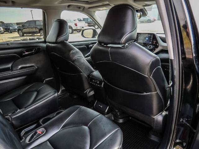 Used 2021 Toyota Highlander XLE AWD/4WD image 23