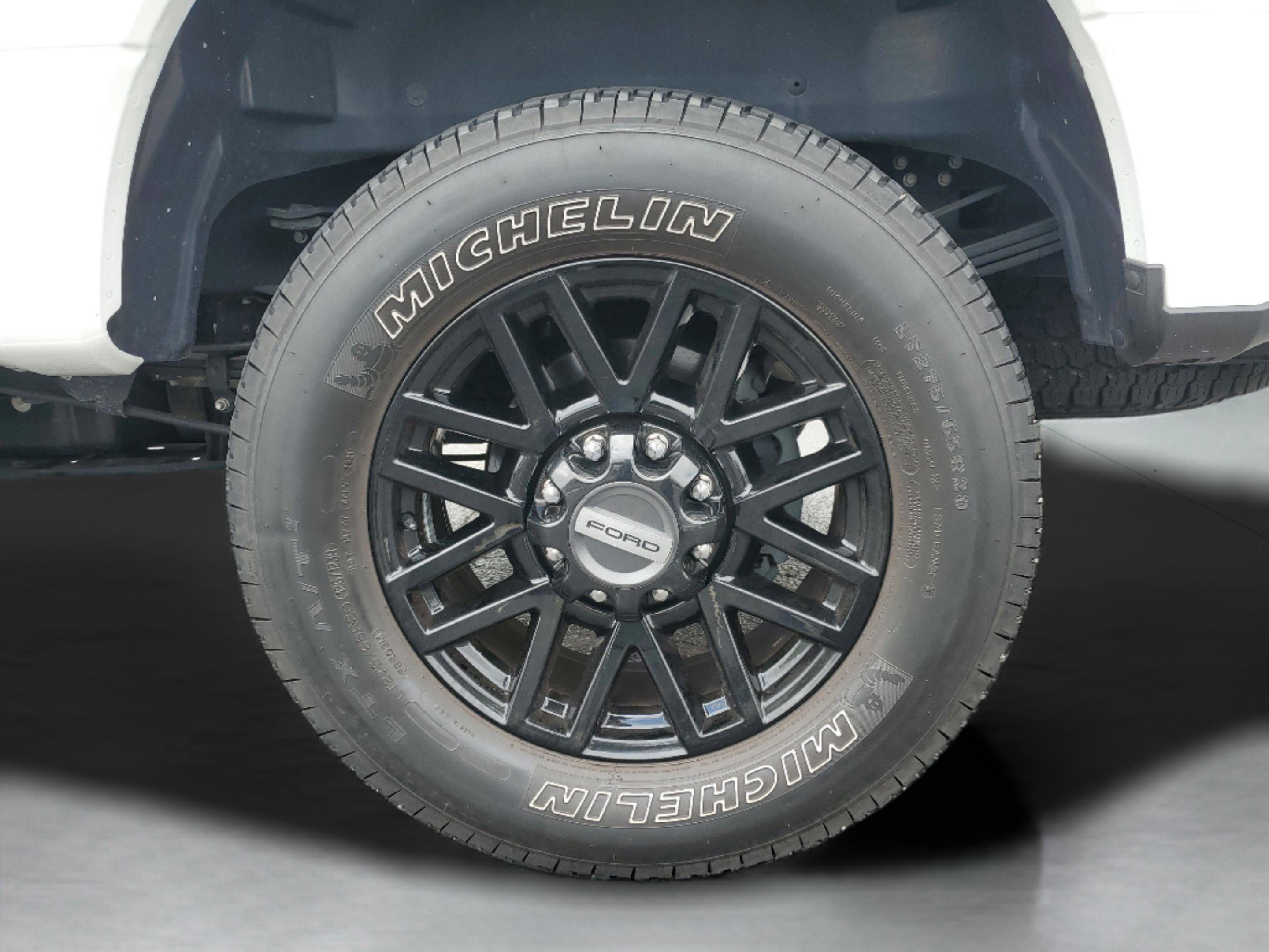 Certified 2022 Ford F350 Lariat w/ Black Appearance Package AWD/4WD image 33