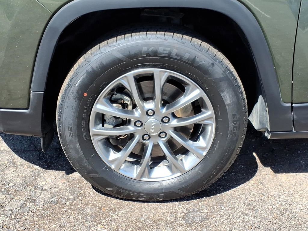 Used 2021 Jeep Cherokee Latitude Lux w/ Comfort/Convenience Group AWD/4WD image 9