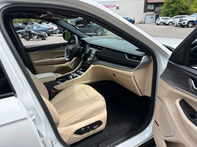 Used 2024 Jeep Grand Cherokee Limited 4xe AWD/4WD image 11