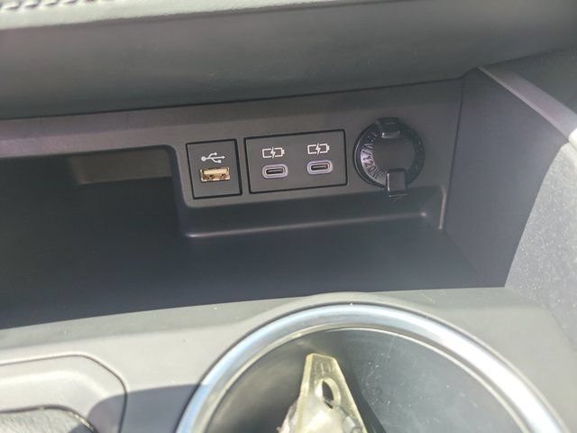 Used 2023 Toyota Highlander XLE FWD image 32