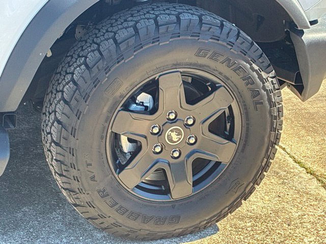 Certified 2025 Ford Bronco Outer Banks w/ Black Appearance Package AWD/4WD image 17