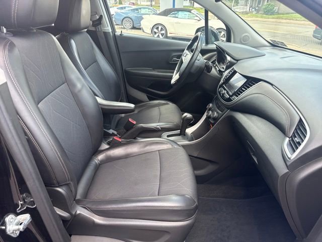 Used 2022 Chevrolet Trax LT w/ Midnight Edition AWD/4WD image 29