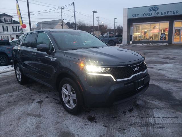 Used 2022 Kia Sorento LX image 2