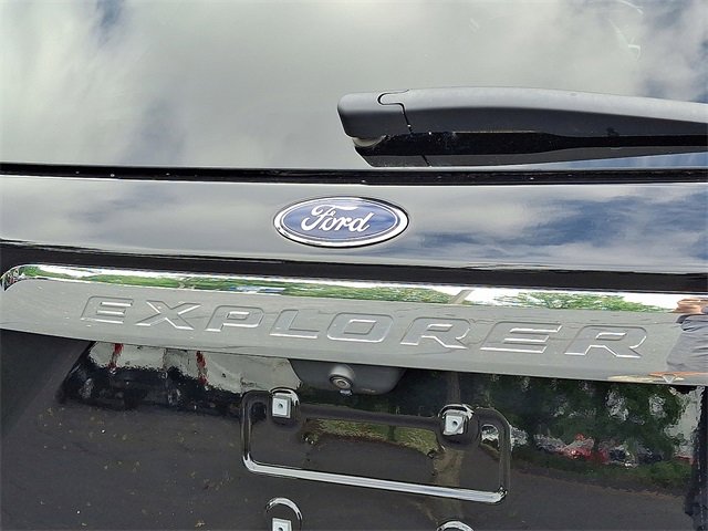 Certified 2022 Ford Explorer XLT w/ Equipment Group 202A image 28