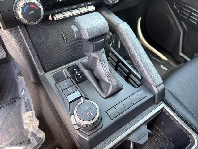 Used 2025 Toyota 4Runner SR5 AWD/4WD image 33