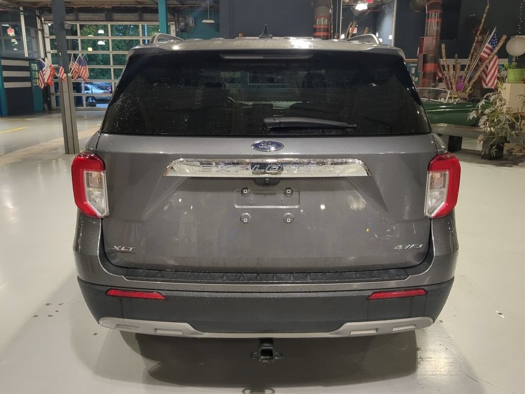 Certified 2022 Ford Explorer XLT w/ Equipment Group 202A AWD/4WD image 9