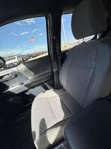 Used 2019 Toyota Tacoma TRD Off-Road AWD/4WD image 15