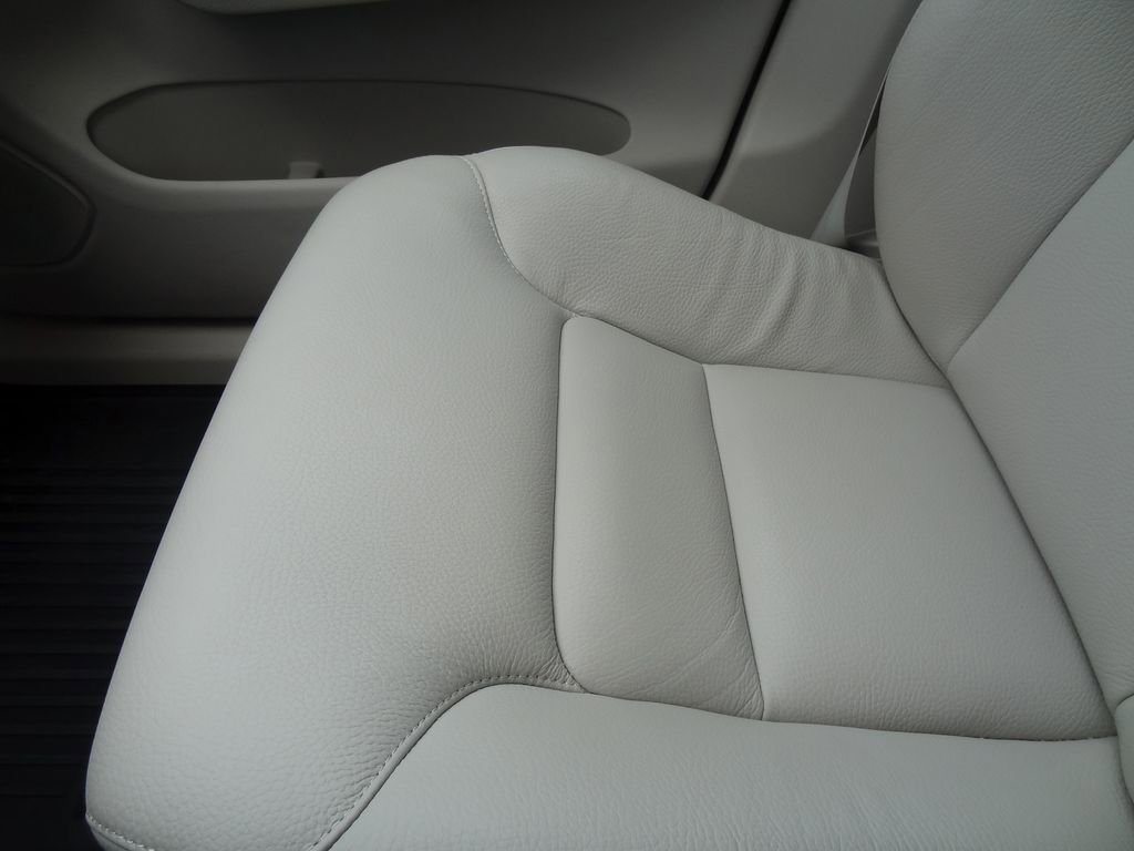 Used 2022 Volvo XC60 B5 Momentum w/ Protection Package Premier FWD image 11
