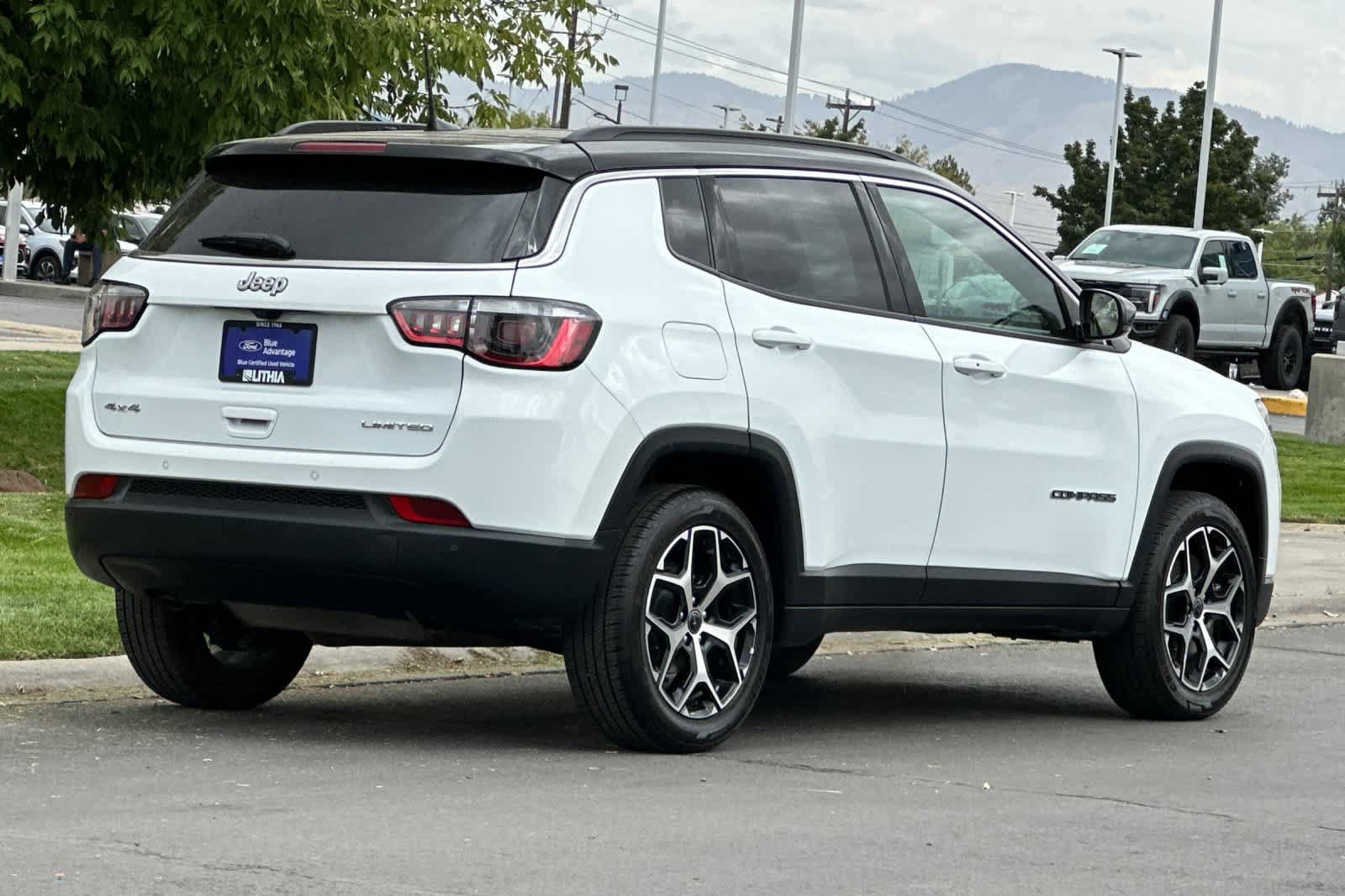 Used 2025 Jeep Compass Limited AWD/4WD image 2