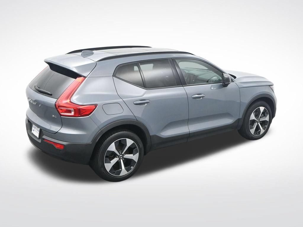 Used 2023 Volvo XC40 B4 Ultimate FWD image 33