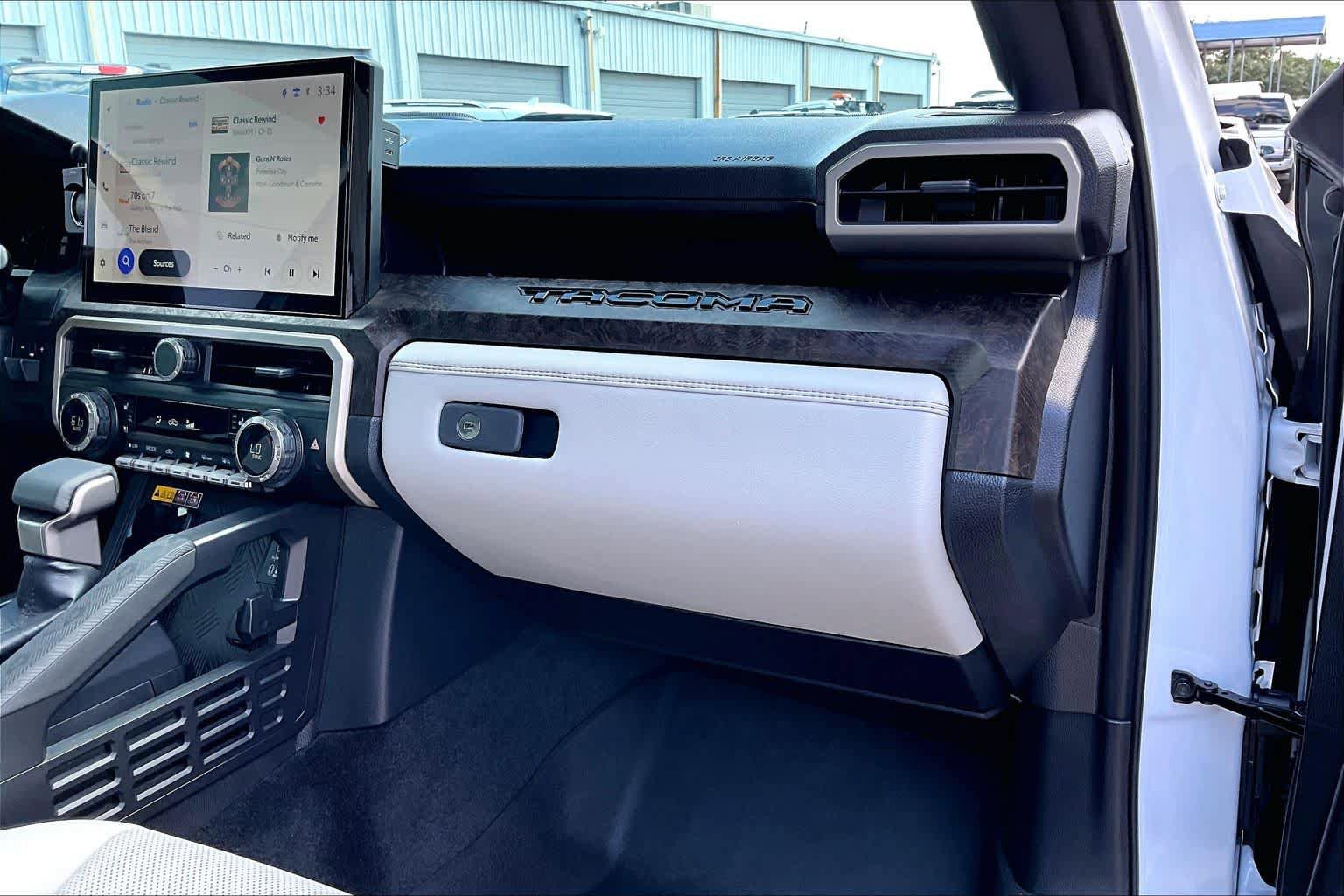 Used 2025 Toyota Tacoma Limited AWD/4WD image 19