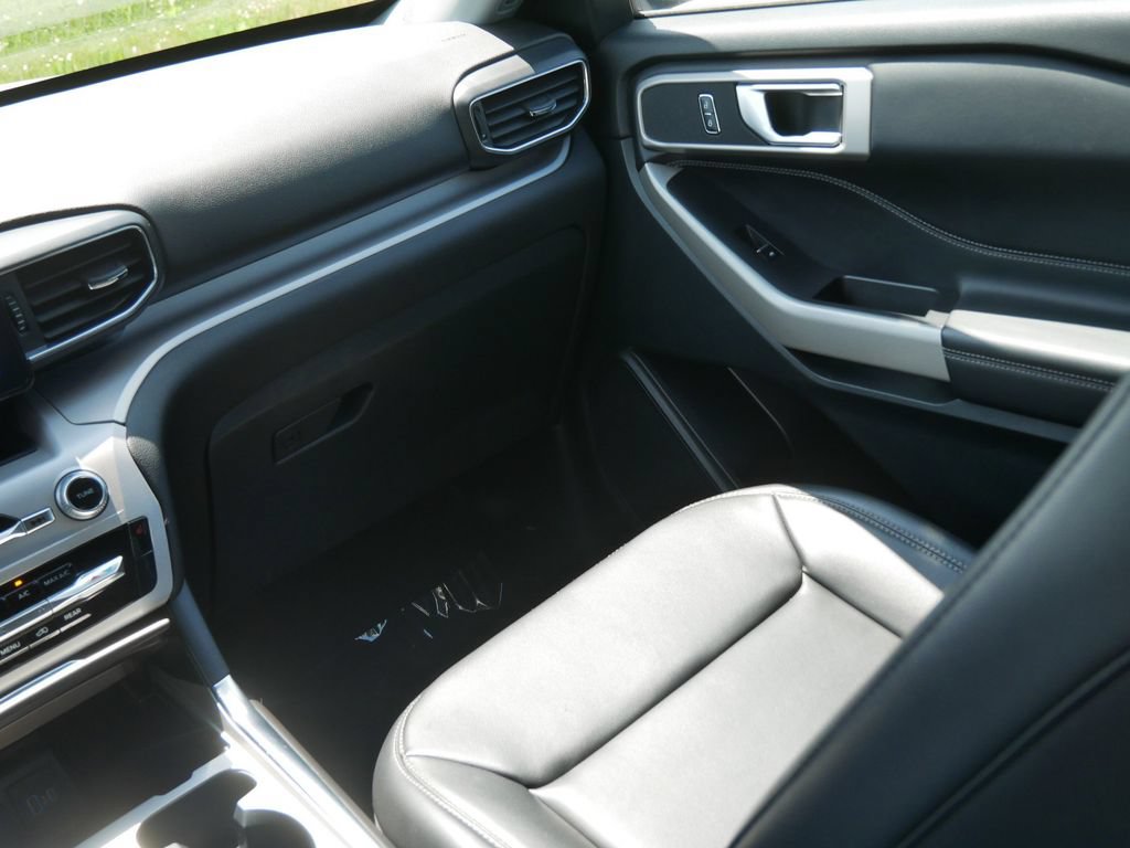 Certified 2024 Ford Explorer XLT AWD/4WD image 17