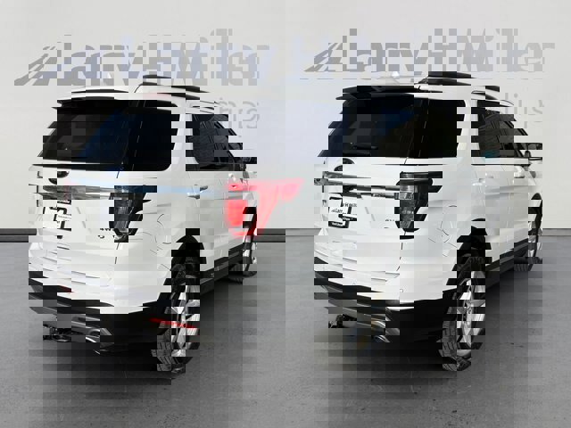 Certified 2017 Ford Explorer XLT image 5