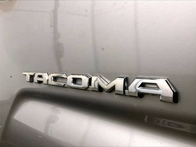 Used 2021 Toyota Tacoma SR5 AWD/4WD image 13