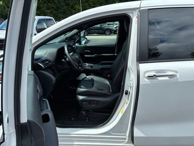 Used 2023 Toyota Sienna XSE w/ XSE Plus Package AWD/4WD image 16