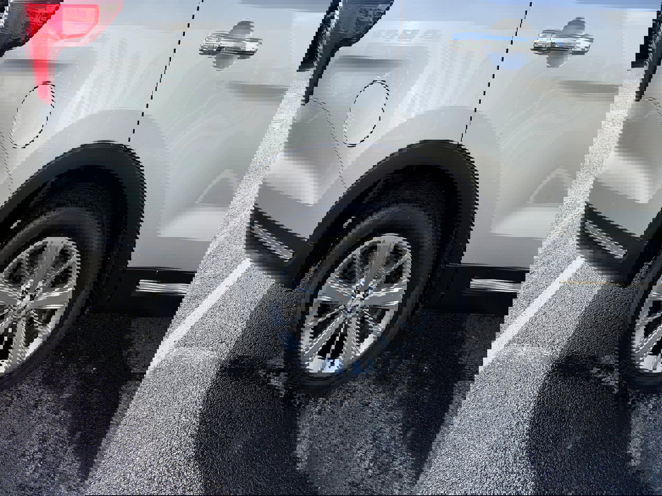 Certified 2019 Ford Explorer Limited w/ Class III Trailer Tow Package image 13