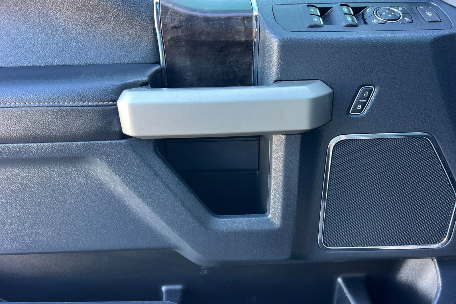 Certified 2022 Ford F250 Lariat w/ FX4 Off-Road Package image 10