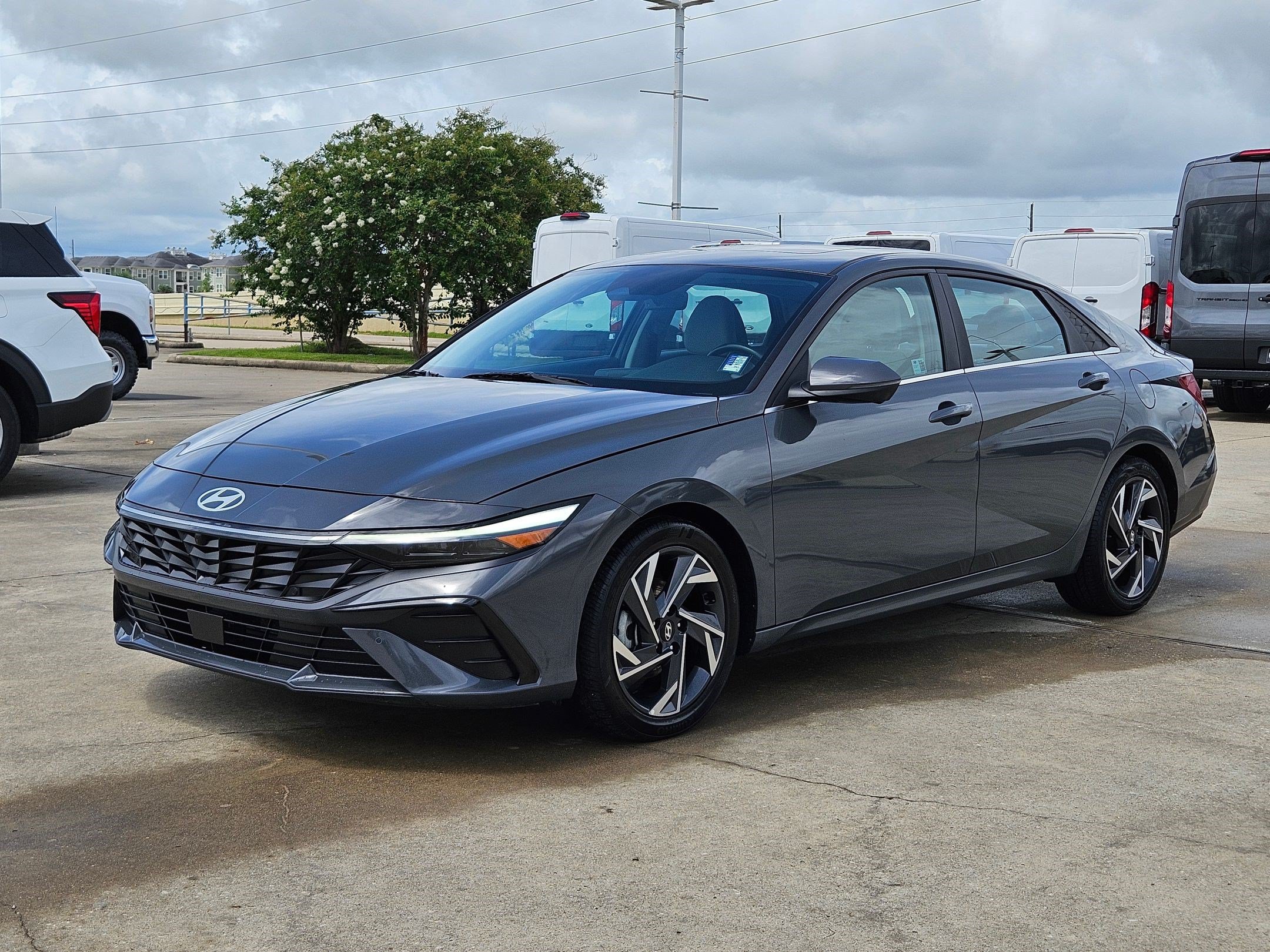 Used 2024 Hyundai Elantra Limited FWD image 10