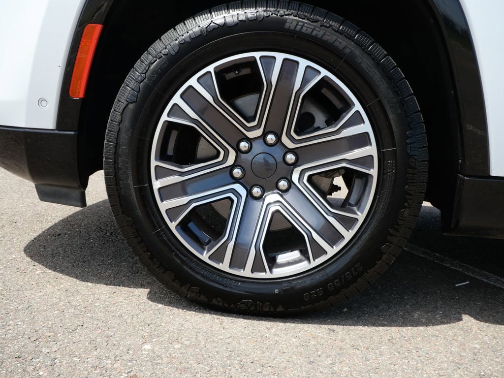 Used 2024 Jeep Wagoneer L Series II w/ Flexible Seating Group image 11