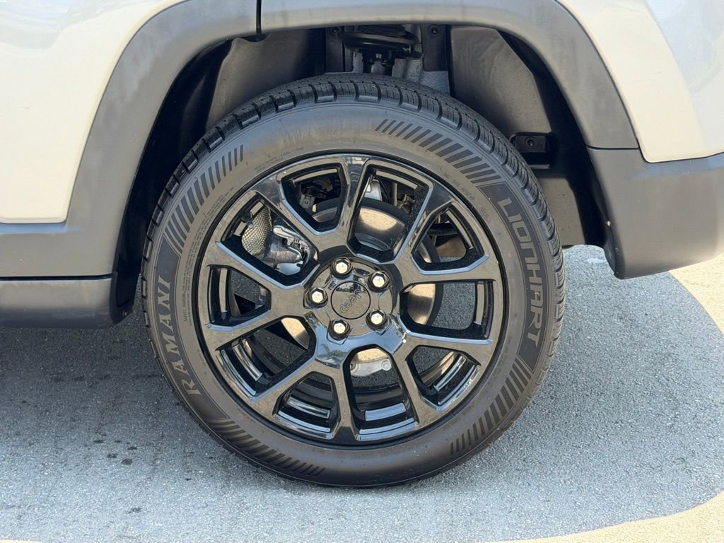 Used 2023 Jeep Compass Latitude AWD/4WD image 16