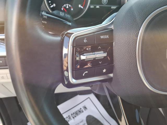 Used 2023 Kia Carnival LX image 9