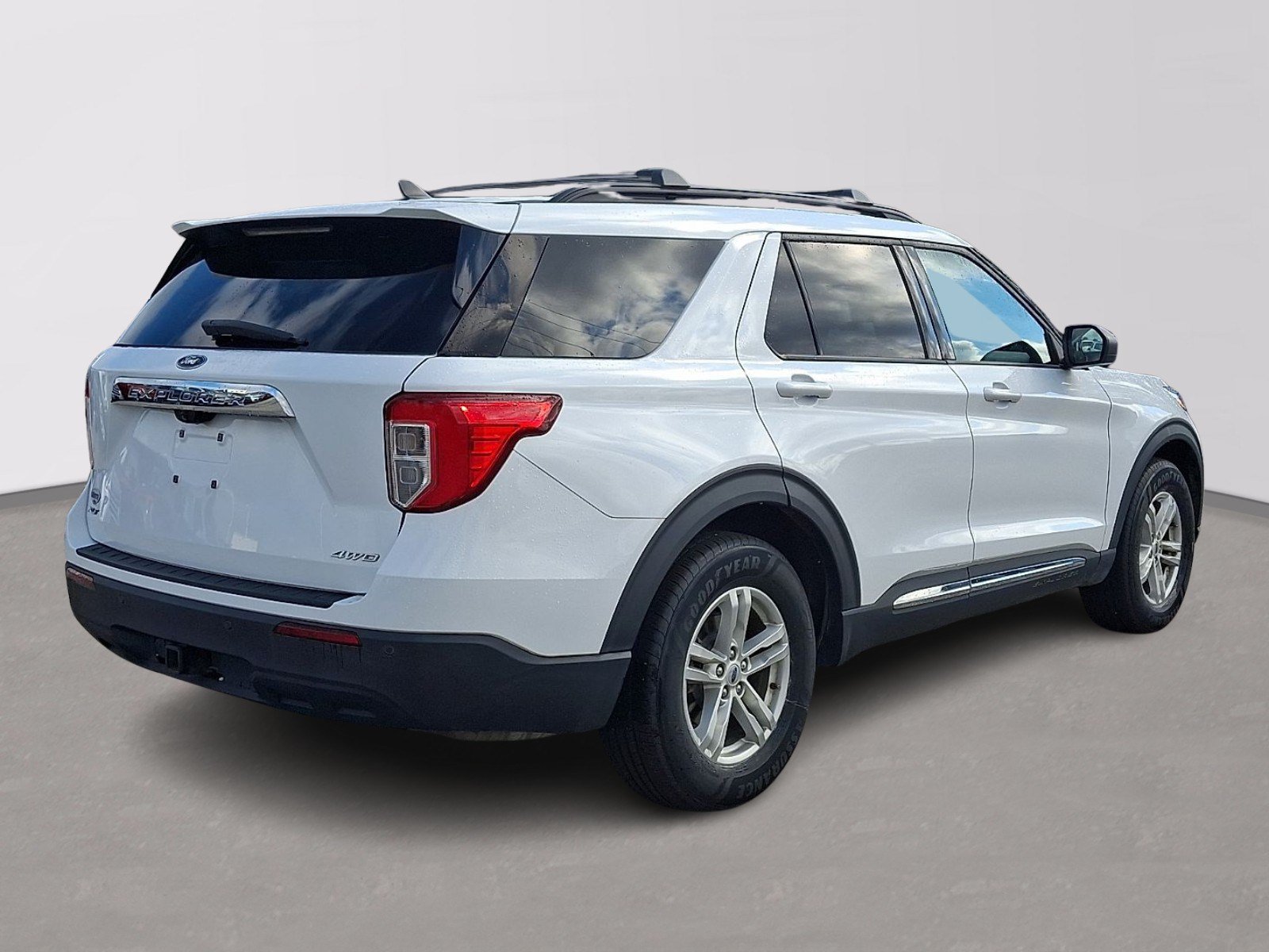 Certified 2021 Ford Explorer XLT w/ Class III Trailer Tow Package AWD/4WD image 6