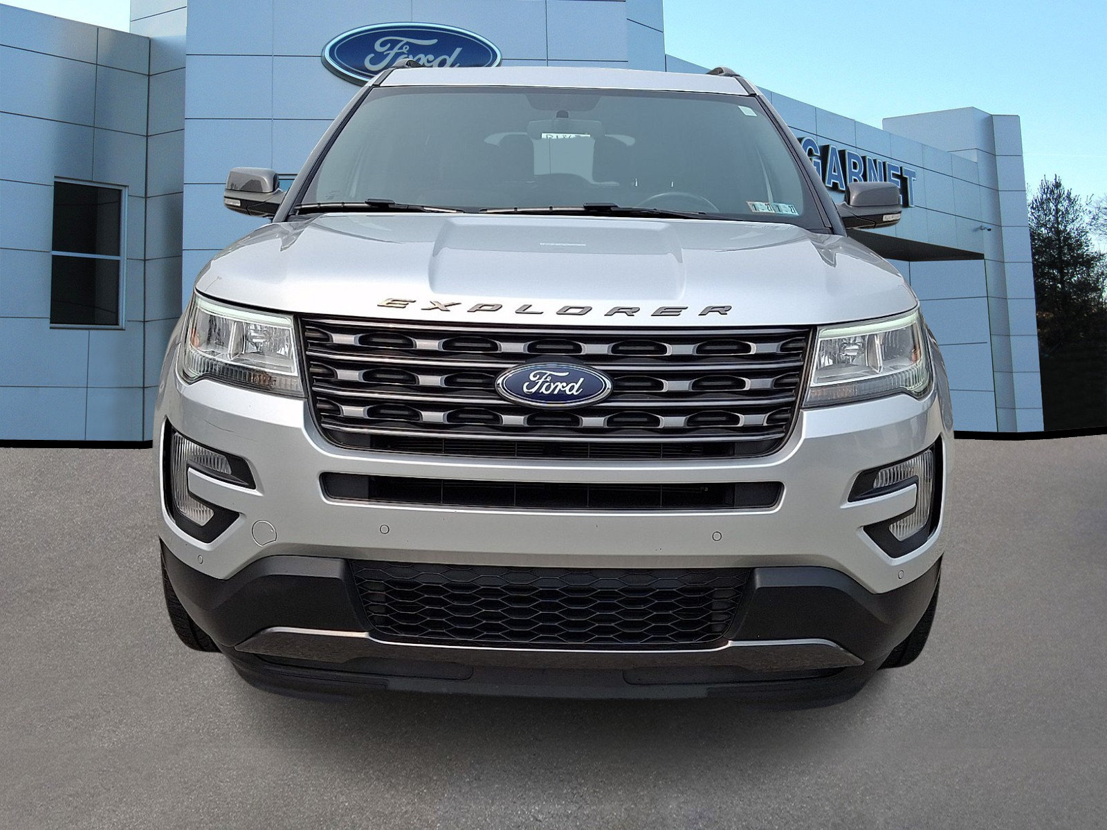 Certified 2017 Ford Explorer XLT w/ Equipment Group 202A AWD/4WD image 3