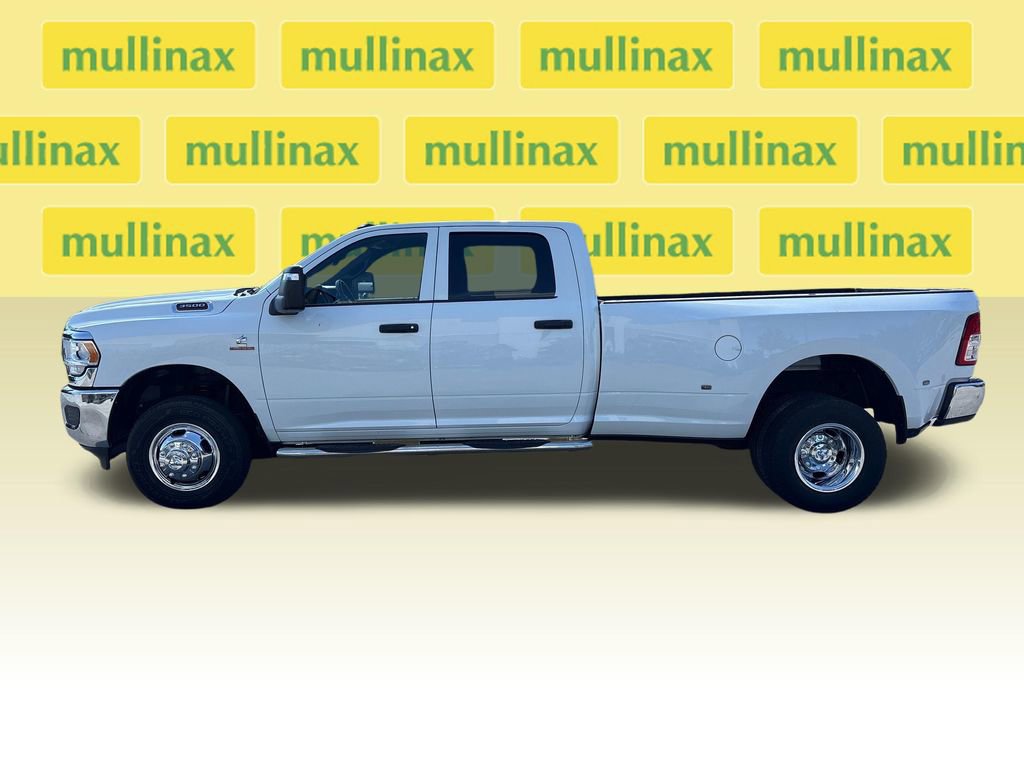 Used 2024 RAM 3500 Tradesman w/ Chrome Appearance Group AWD/4WD image 12