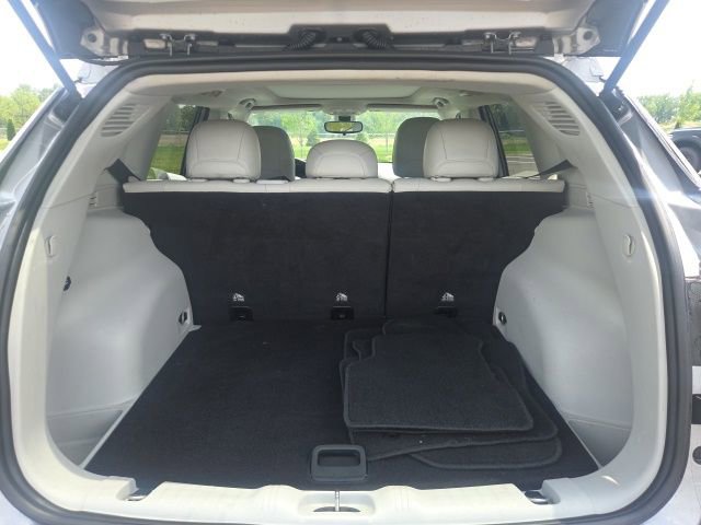 Used 2018 Jeep Compass Latitude FWD image 11