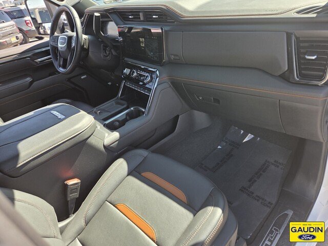Used 2025 GMC Sierra 2500 AT4 w/ Technology Package AWD/4WD image 17