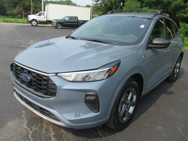 Certified 2024 Ford Escape ST-Line w/ Tech Pack #1 AWD/4WD image 4