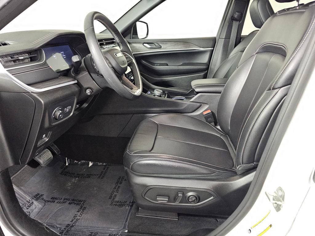 Used 2024 Jeep Grand Cherokee Limited w/ Luxury Tech Group II AWD/4WD image 23