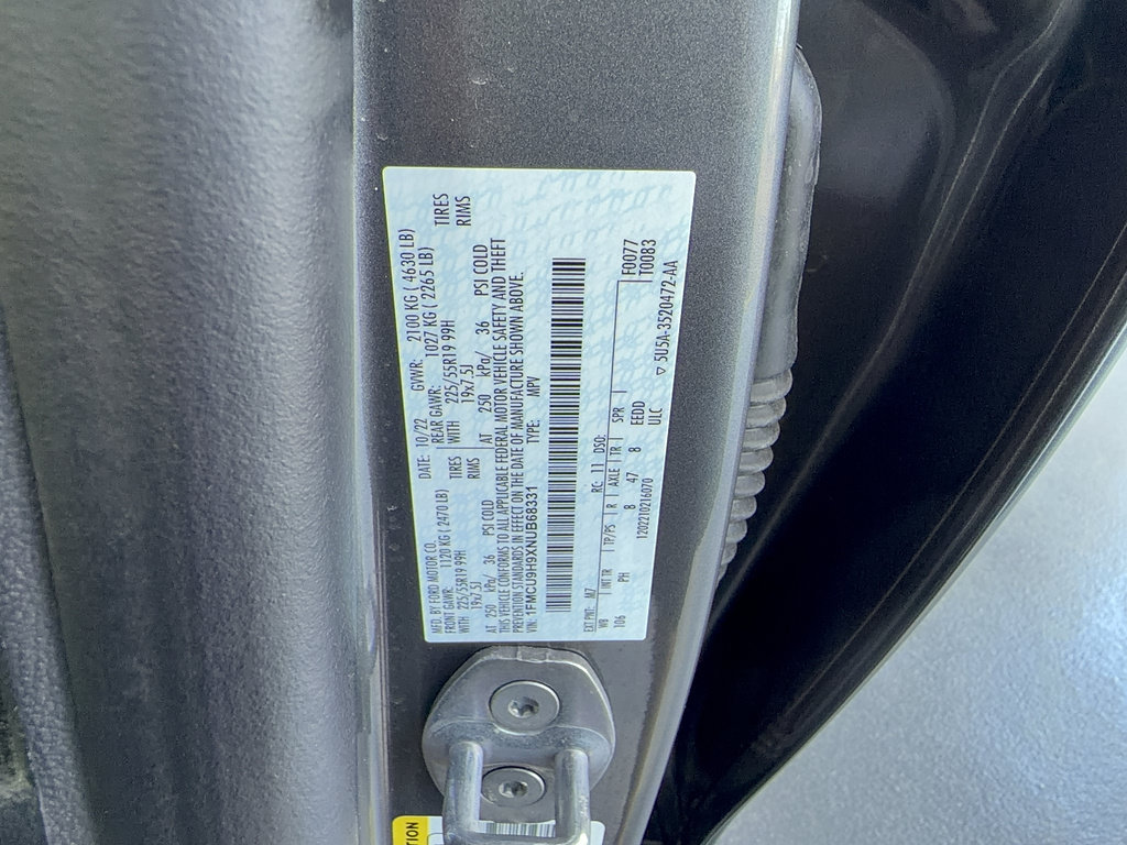 Certified 2022 Ford Escape SEL w/ SEL Stealth AWD Package image 35