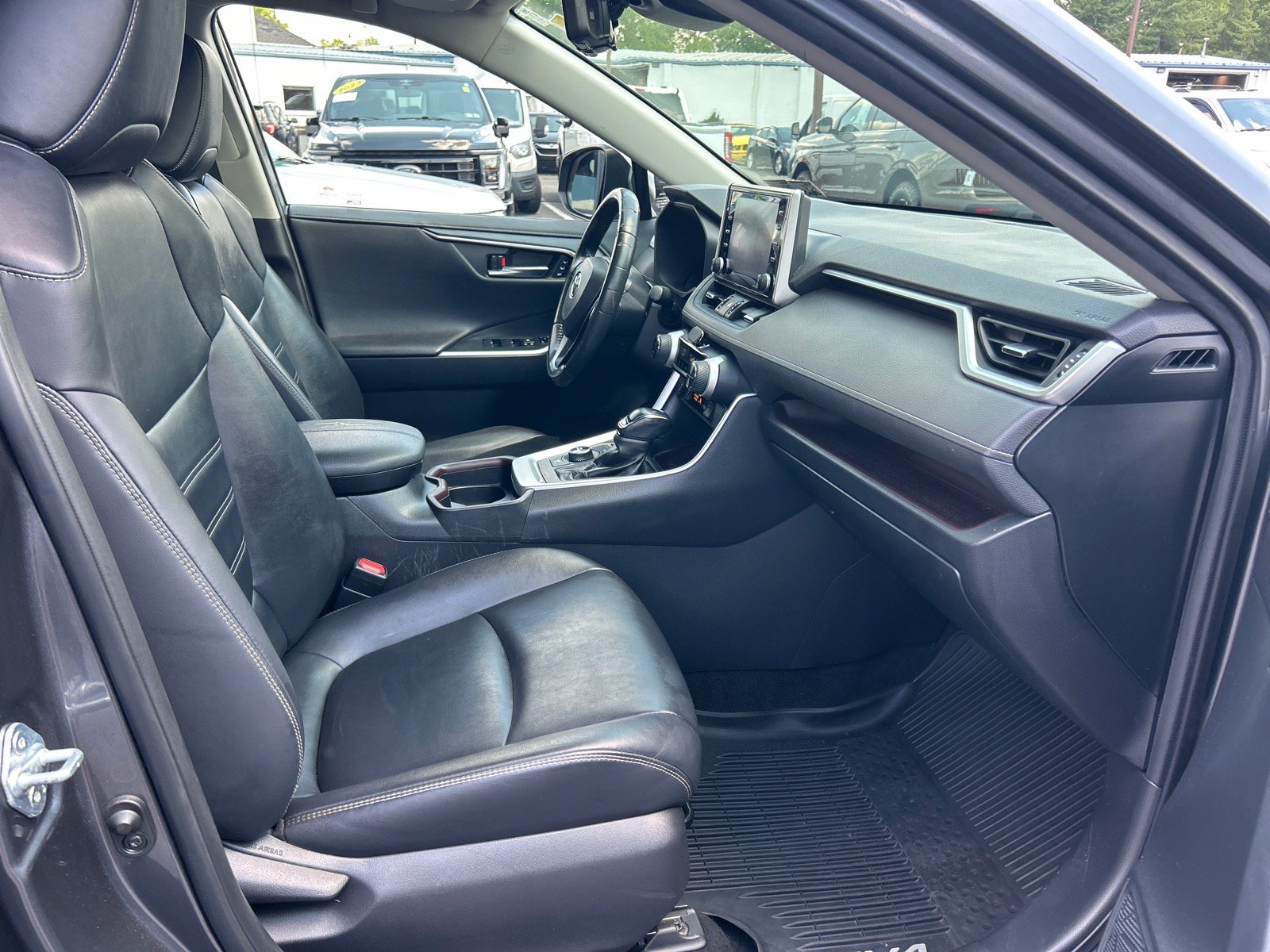 Used 2019 Toyota RAV4 Limited w/ Carpet Mat Package AWD/4WD image 18