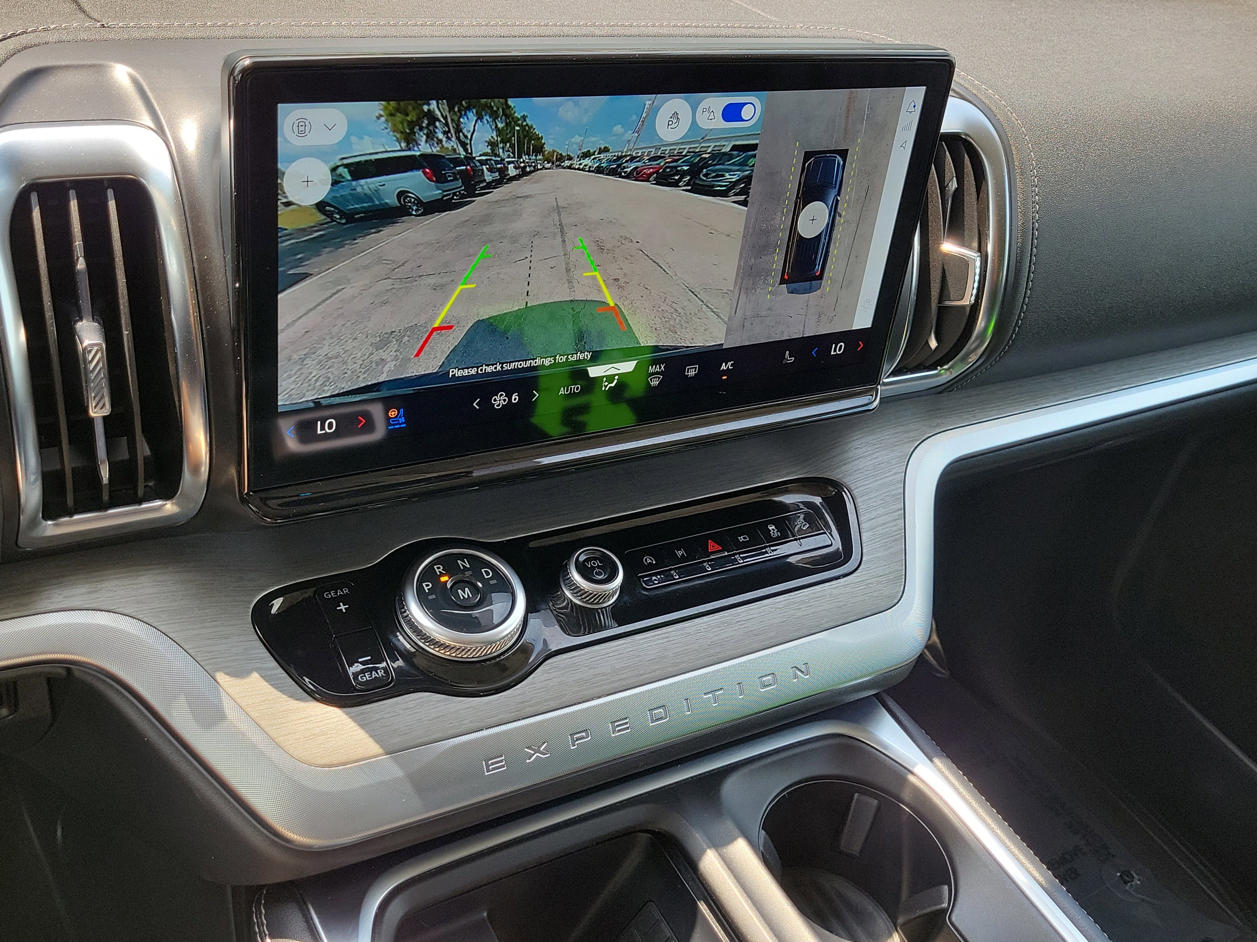 Certified 2025 Ford Expedition Platinum image 27