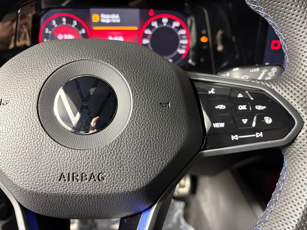 Used 2022 Volkswagen Golf R image 22