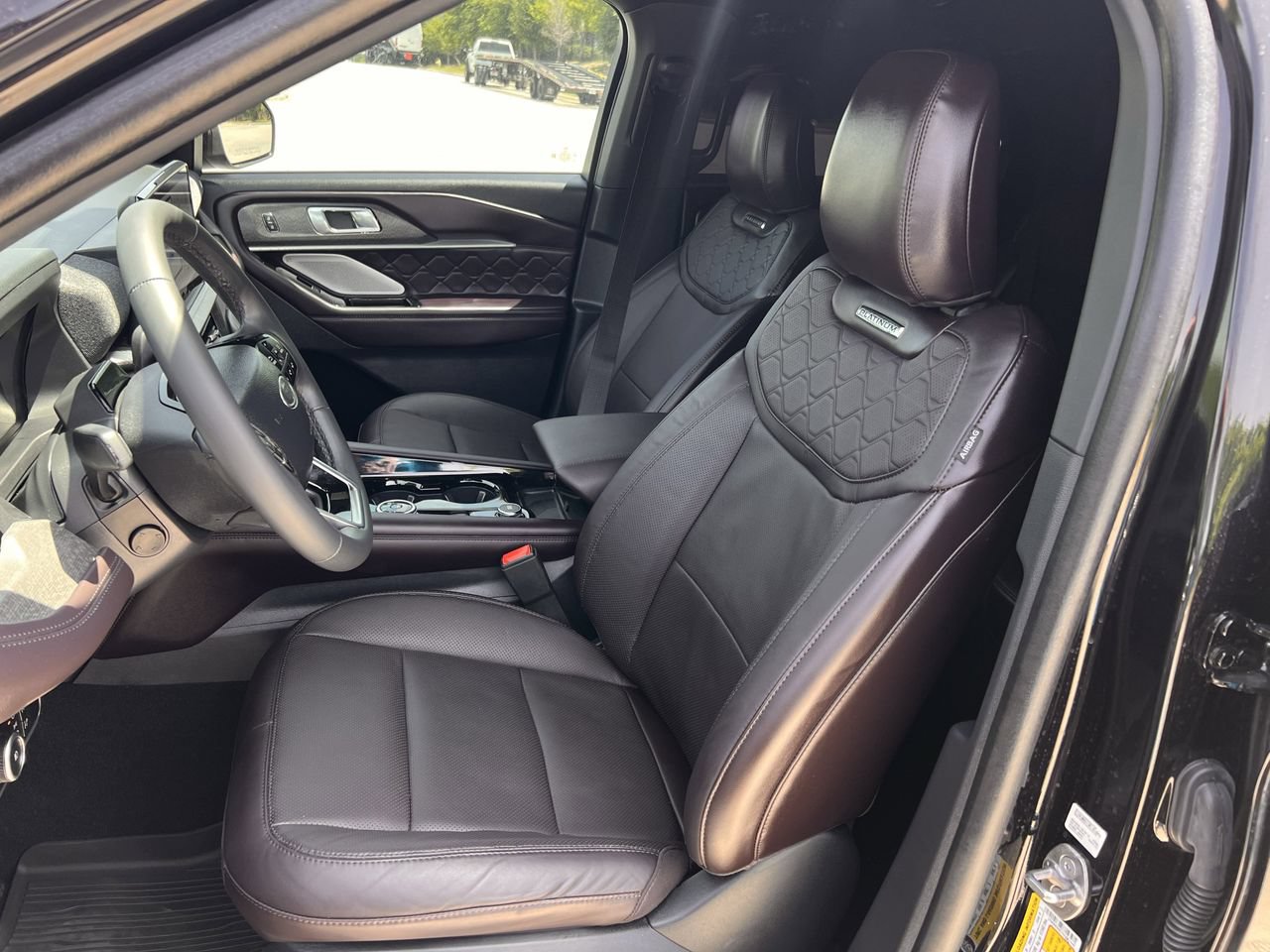 Certified 2025 Ford Explorer Platinum w/ Ultimate Package AWD/4WD image 24