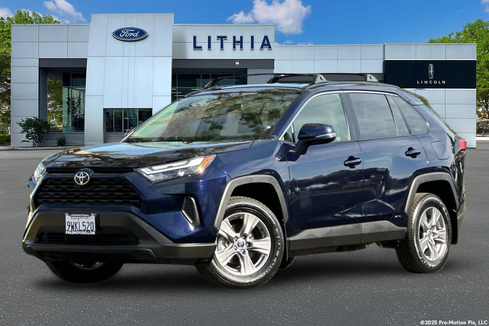 Used 2025 Toyota RAV4 XLE AWD/4WD image 1