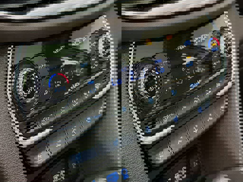 Used 2020 Hyundai Santa Fe Limited image 18