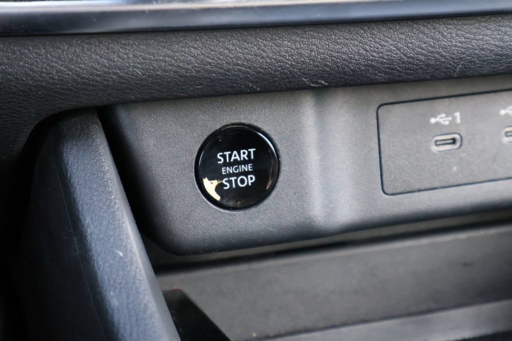 Used 2025 Nissan Rogue SV AWD/4WD image 8