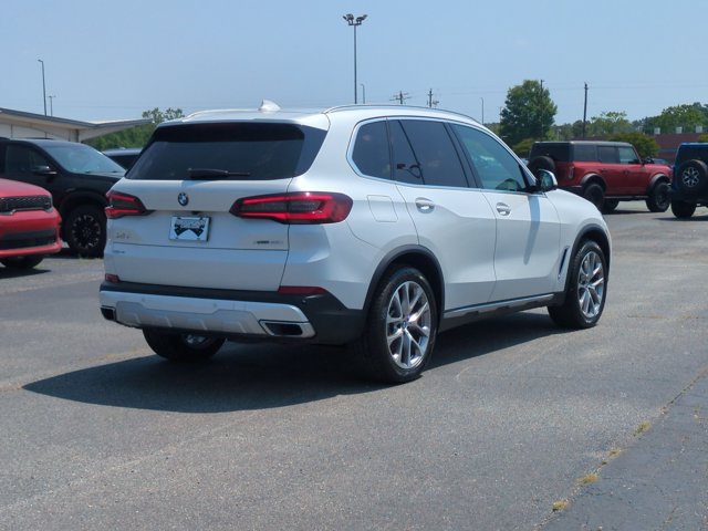 Used 2022 BMW X5 xDrive40i w/ Parking Assistance Package AWD/4WD image 4