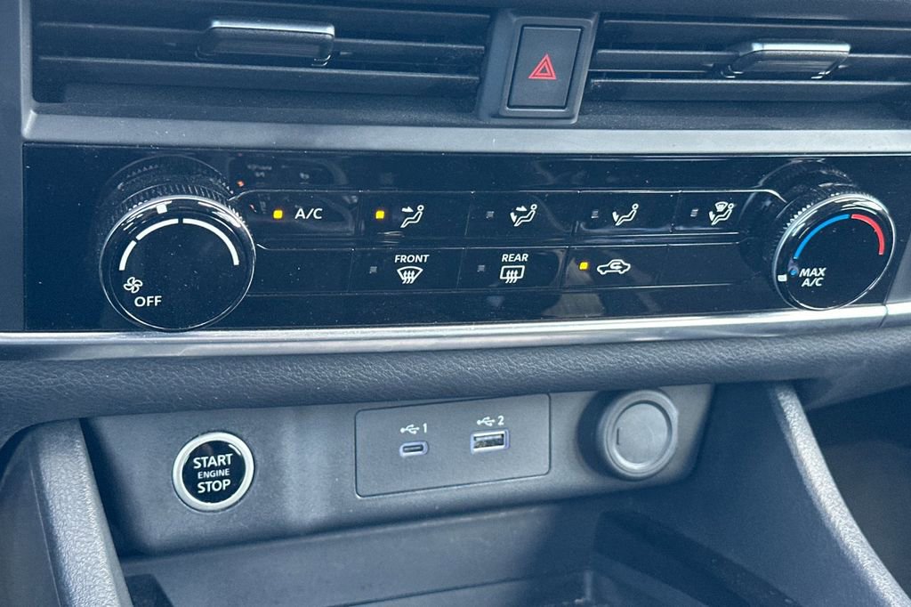 Used 2023 Nissan Rogue S image 23