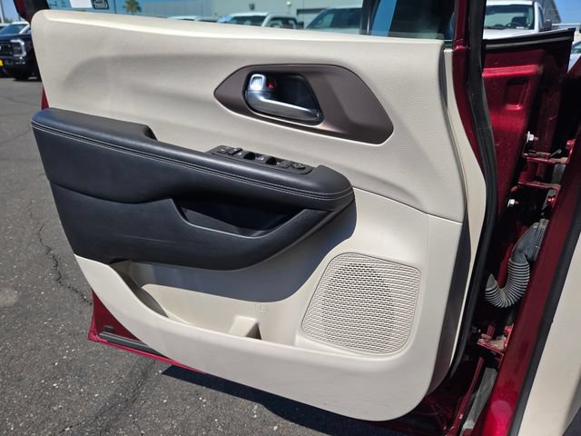 Used 2023 Chrysler Voyager LX FWD image 13