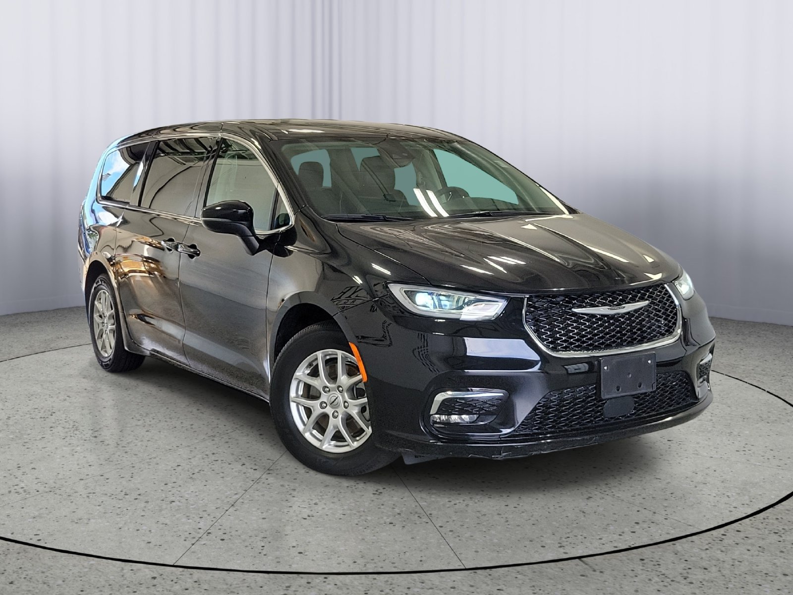 Used 2023 Chrysler Pacifica Touring-L FWD 360° Tour