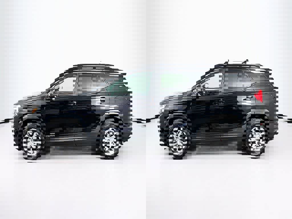 Used 2021 GMC Terrain SLE w/ Driver Convenience Package image 2