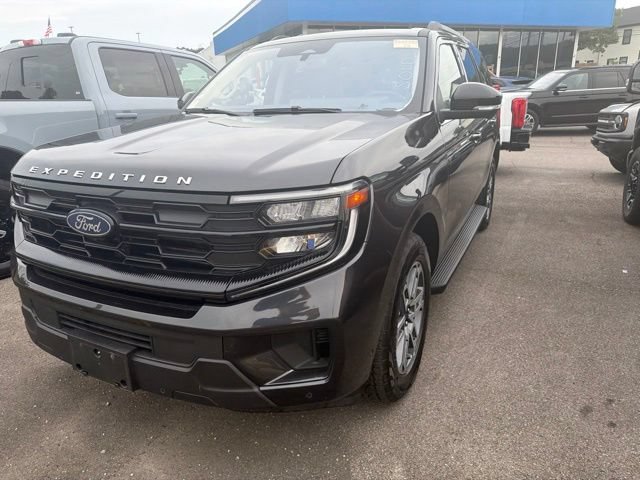 Certified 2025 Ford Expedition Active AWD/4WD image 8