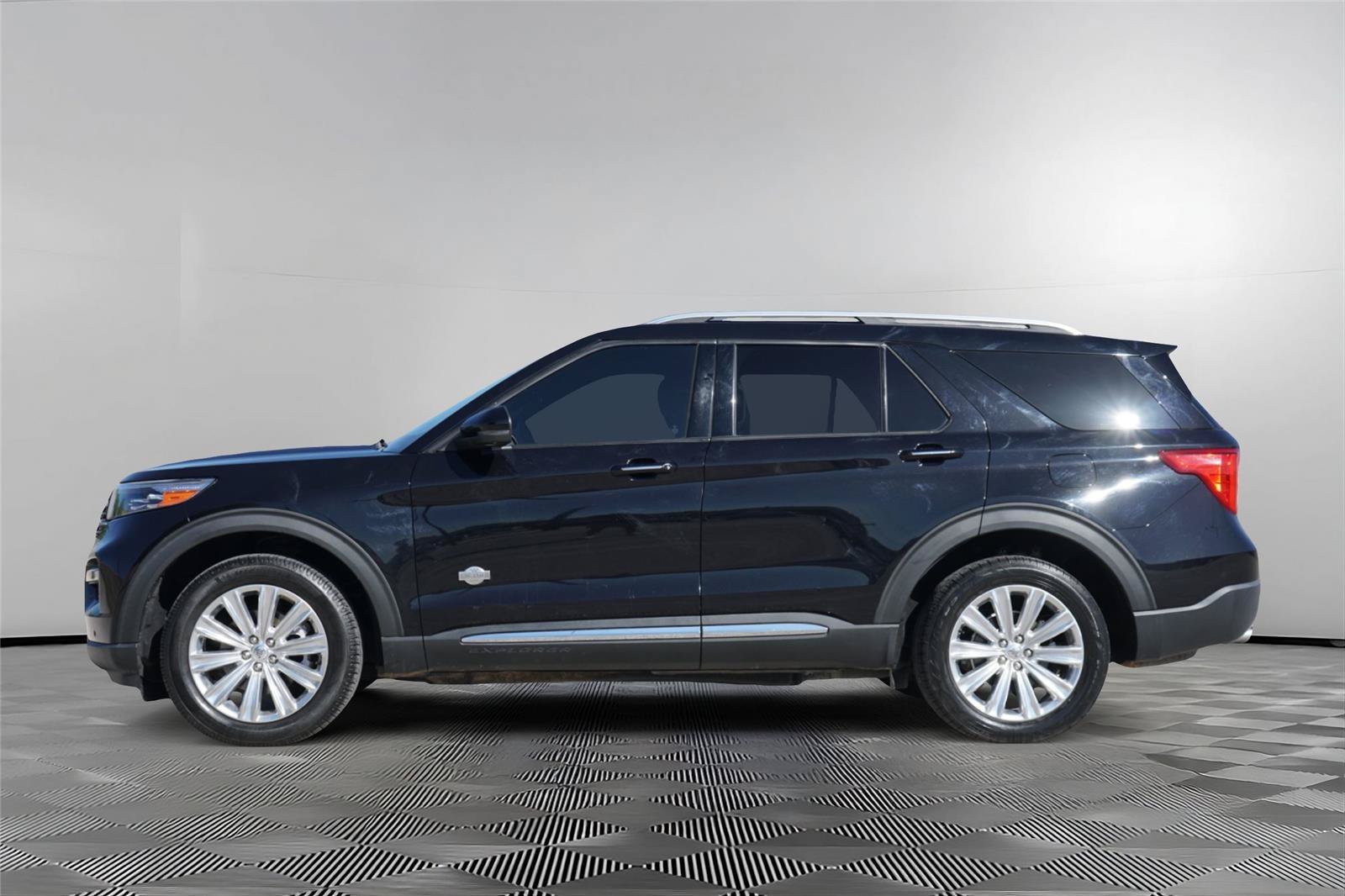 Certified 2021 Ford Explorer King Ranch w/ Premium Technology Package AWD/4WD image 7