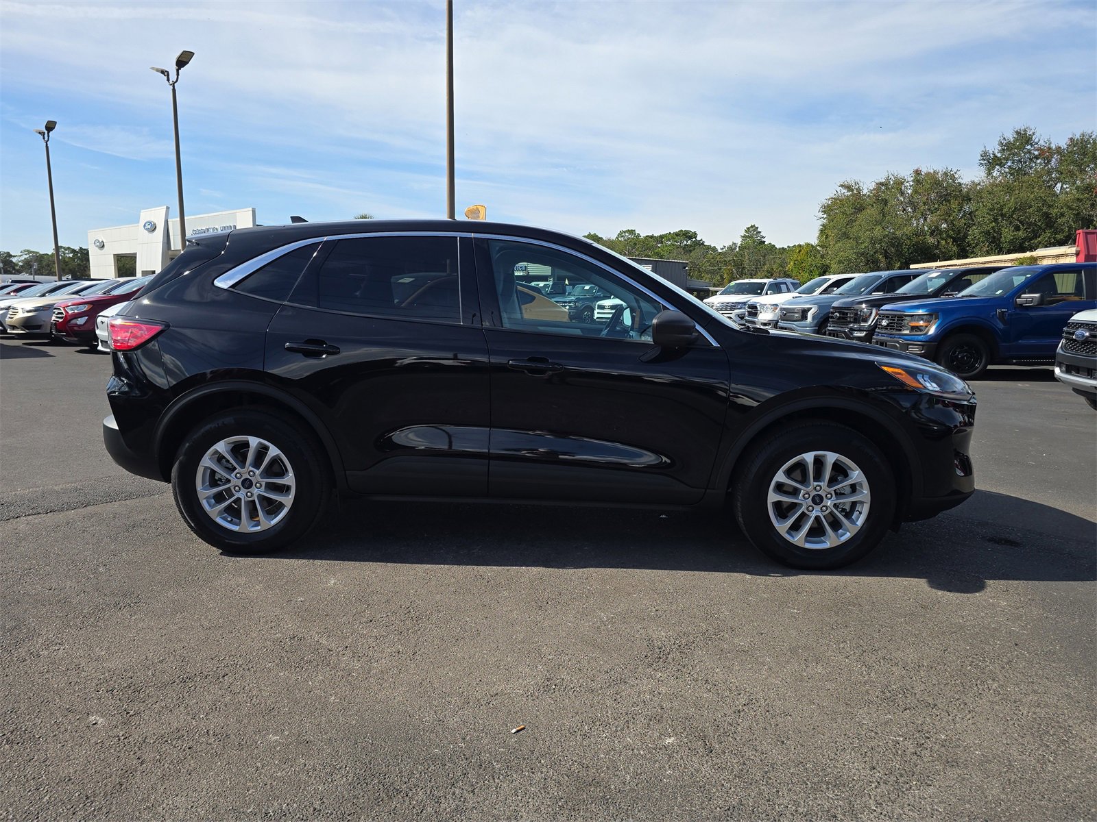 Certified 2022 Ford Escape SE w/ Convenience Package image 3