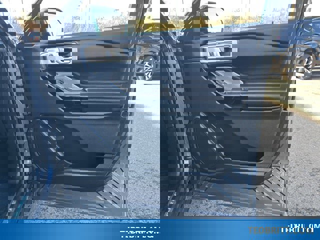 Certified 2022 Ford Explorer Platinum w/ Equipment Group 601A image 23